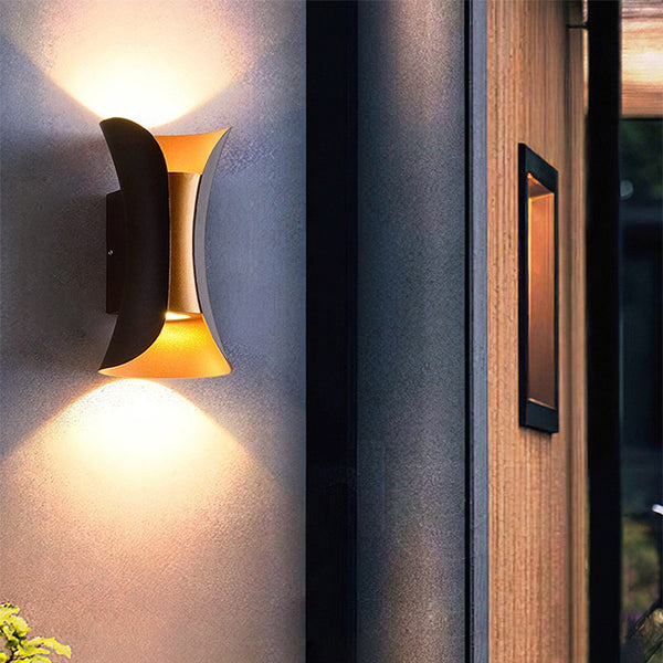 Schlichte LED-Außenwandleuchte für den Garten