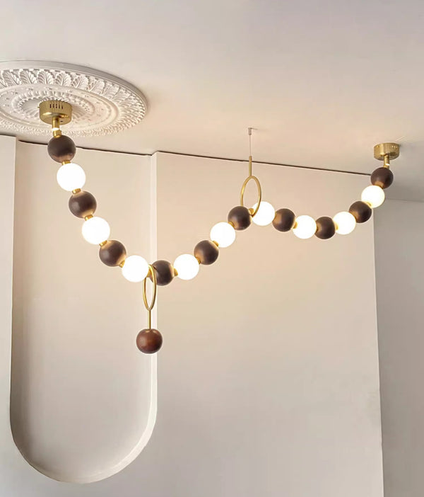 Lustre boule en bois massif à longues bandes de style médiéval