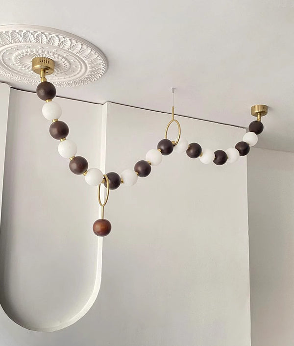 Lustre boule en bois massif à longues bandes de style médiéval