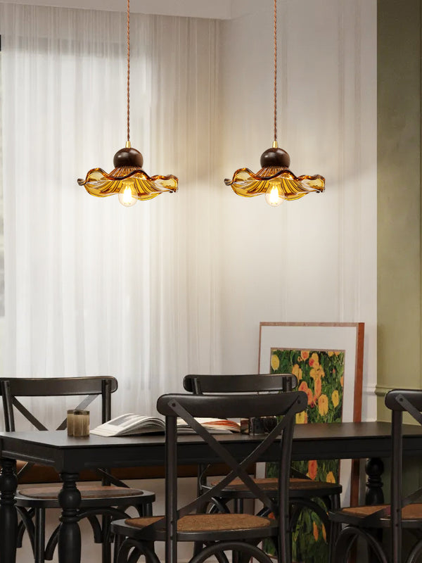 Lustre médiéval en verre de noyer