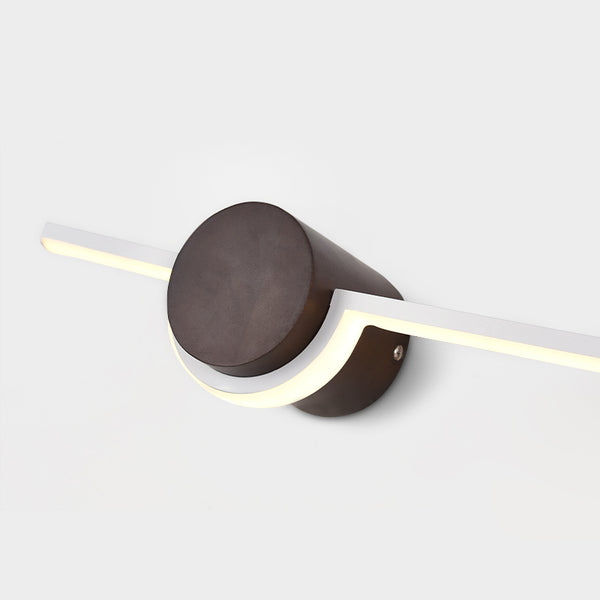 Minimalistische LED-Wandleuchte aus Massivholzstreifen