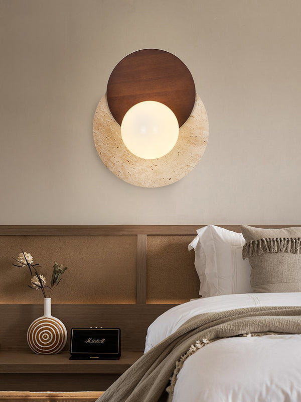 Japanische Wandlampe im Wabi-Sabi-Stil