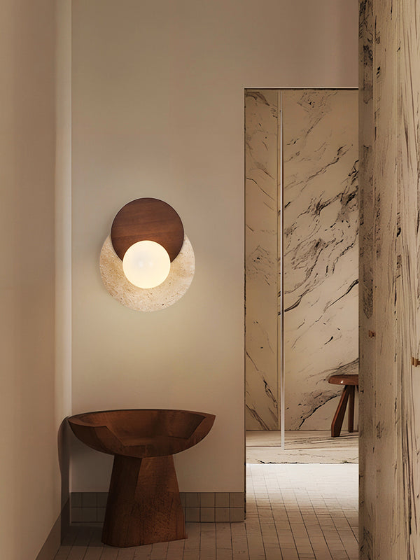 Japanische Wandlampe im Wabi-Sabi-Stil