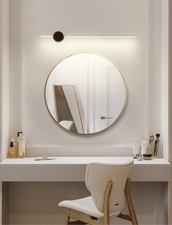 Minimalistische LED-Wandleuchte aus Massivholzstreifen