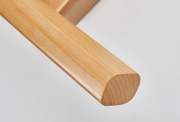 Wandlampe aus massivem Holz mit langem Spiegel