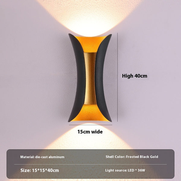 Schlichte LED-Außenwandleuchte für den Garten