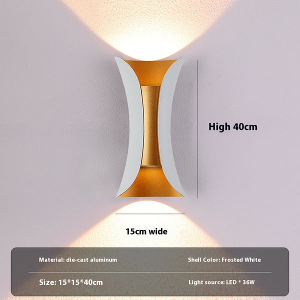 Schlichte LED-Außenwandleuchte für den Garten