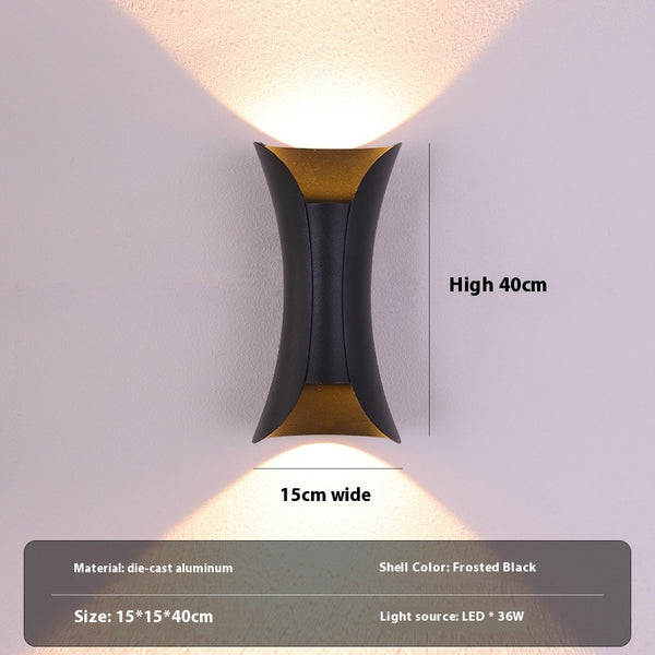 Schlichte LED-Außenwandleuchte für den Garten