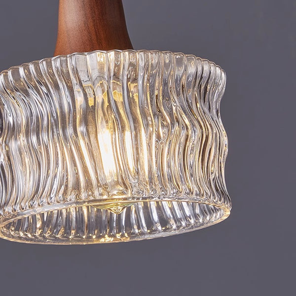 Petit lustre de style médiéval tout en cuivre