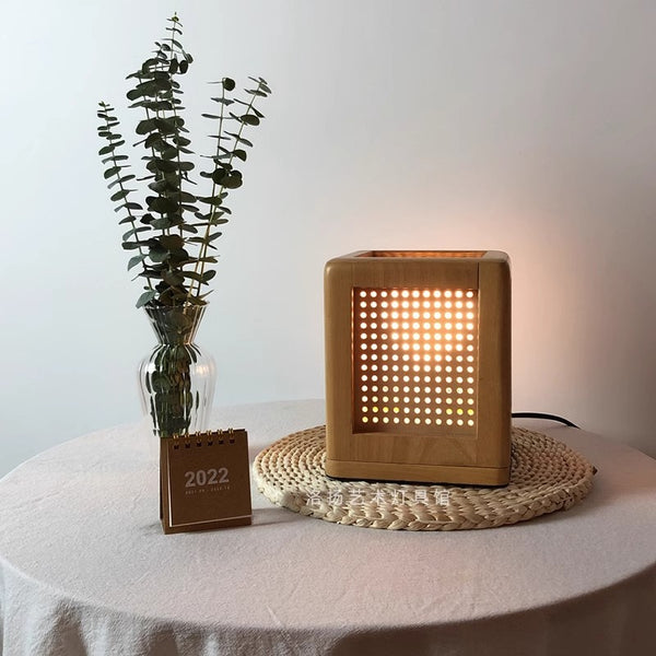 Quadratische Nachttischlampe aus Massivholz