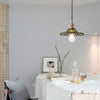 Lustre en verre vert frais