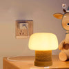Cremefarbene Tischlampe im Pilz-Stil