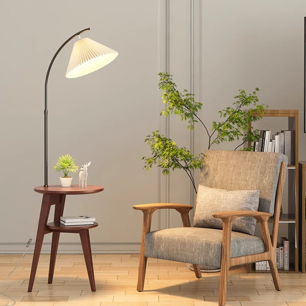 Doppelschichtige, halbgebogene Stehlampe