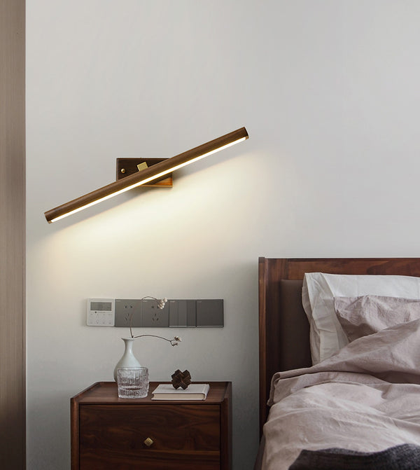 Wandlampe aus massivem Holz mit langem Spiegel