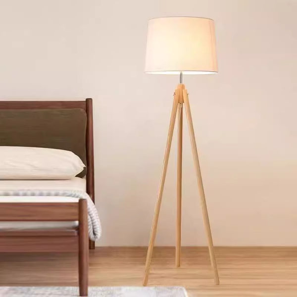 Japanische Retro-Stehlampe aus Massivholz für das Wohnzimmer