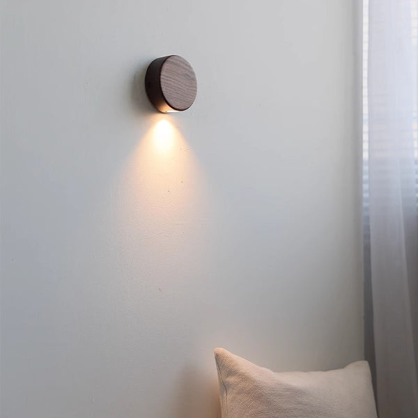 Dekorative Wandlampe aus Massivholz für das Schlafzimmer