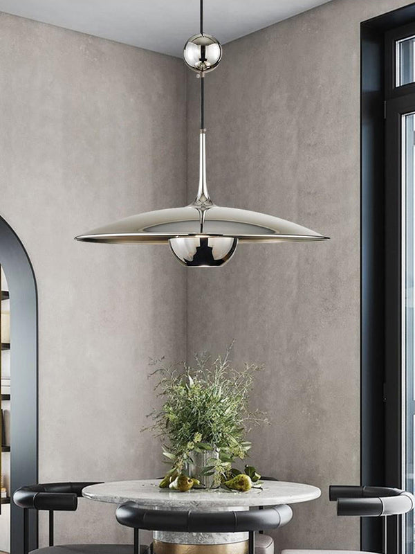 Kreativer UFO-Kronleuchter