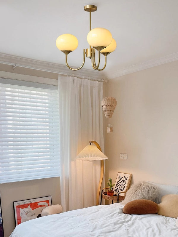 Cremefarbener Bauhaus-Kronleuchter aus Glas