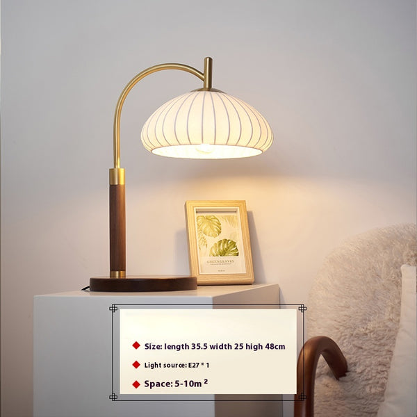 Französische Tischlampe aus Walnussholz fürs Schlafzimmer