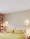 Cremefarbene Wandlampe fürs Schlafzimmer
