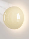 Cremefarbene Wandlampe fürs Schlafzimmer