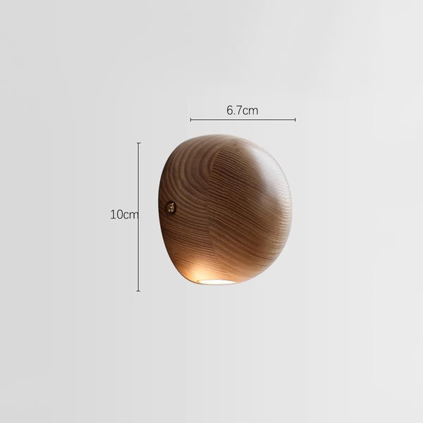 Dekorative Wandlampe aus Massivholz für das Schlafzimmer