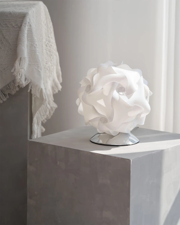 Bedroom spherical petal table lamp