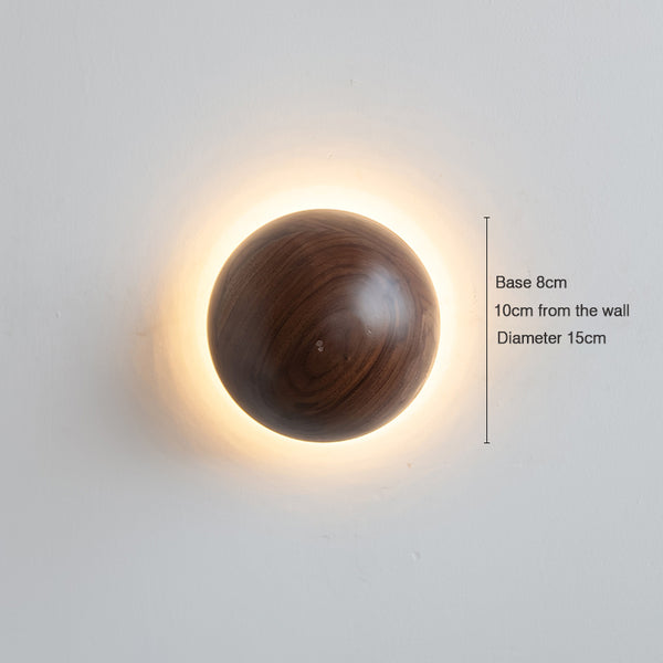 Dekorative Wandlampe aus Massivholz für das Schlafzimmer