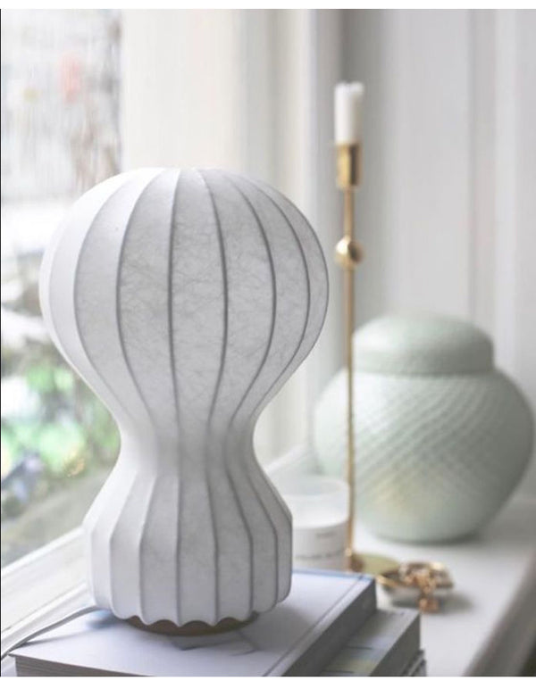 Lampe de table avec abat-jour en soie naturelle