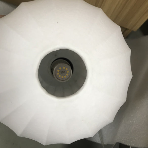 Lampe de table avec abat-jour en soie naturelle