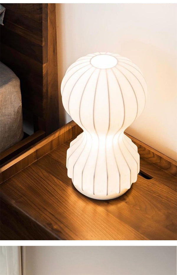 Lampe de table avec abat-jour en soie naturelle