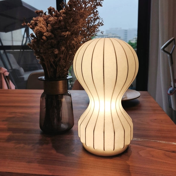 Lampe de table avec abat-jour en soie naturelle