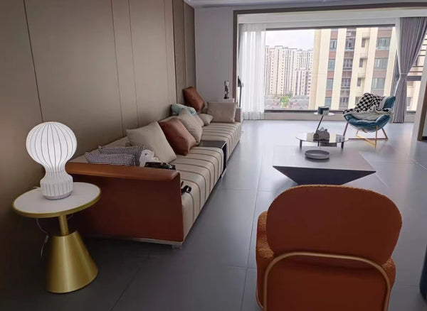 Lampe de table avec abat-jour en soie naturelle