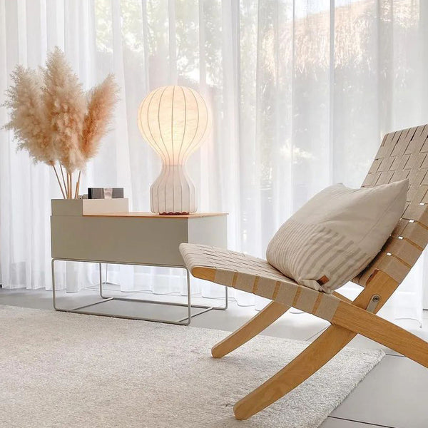 Lampe de table avec abat-jour en soie naturelle