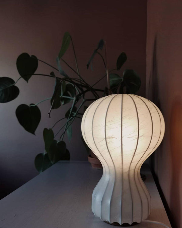Lampe de table avec abat-jour en soie naturelle