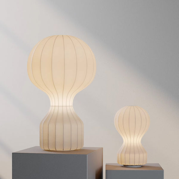 Lampe de table avec abat-jour en soie naturelle