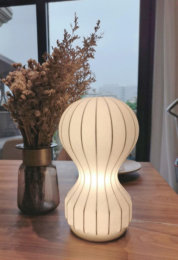 Lampe de table avec abat-jour en soie naturelle