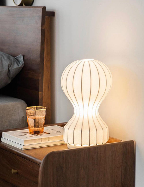 Lampe de table avec abat-jour en soie naturelle
