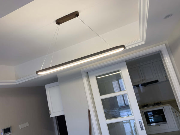 Ovale Pendelleuchte aus Massivholz