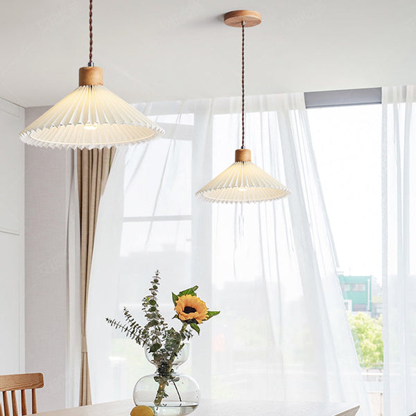 Hängeleuchte mit Plisseeschirm
