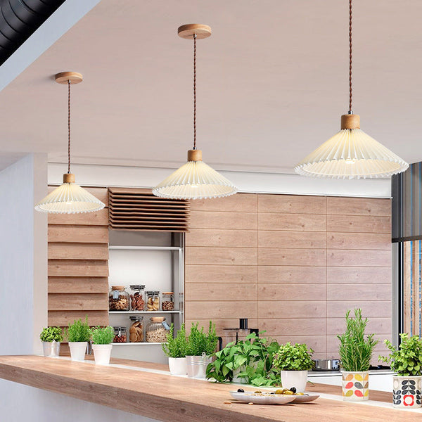 Hängeleuchte mit Plisseeschirm