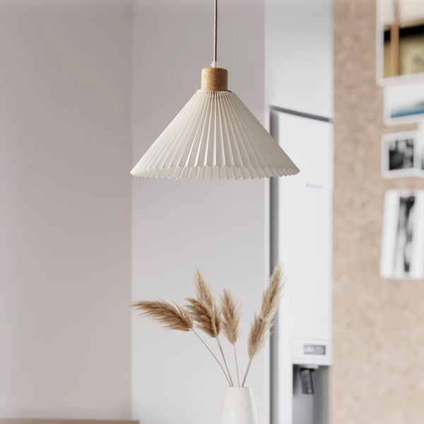 Hängeleuchte mit Plisseeschirm