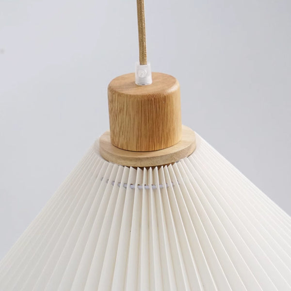 Hängeleuchte mit Plisseeschirm