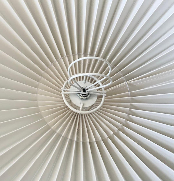 Lampe de table à abat-jour plissé