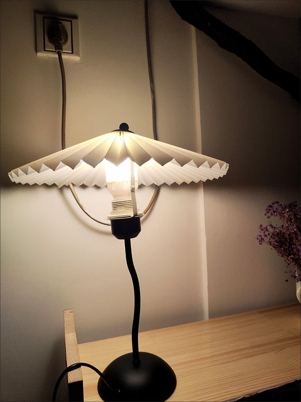 Lampe de table à abat-jour plissé