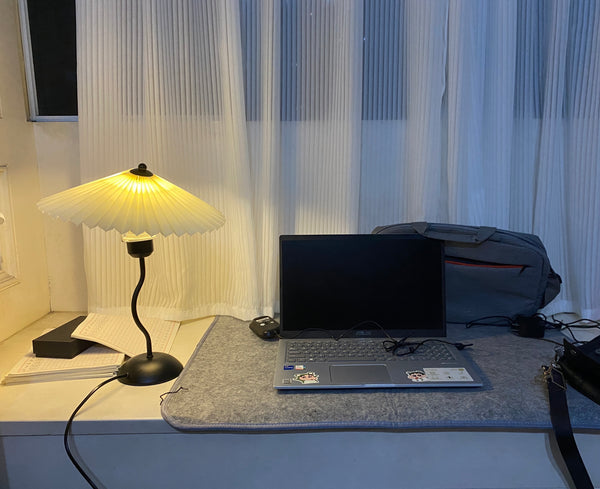 Lampe de table à abat-jour plissé