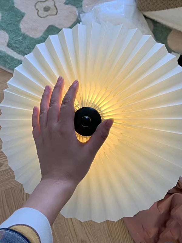 Lampe de table à abat-jour plissé