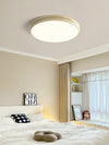 Einfache Deckenlampe im Creme-Stil